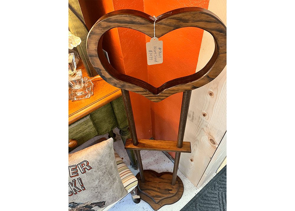 Wood Heart Stand